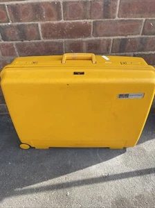 delsey Fun hard suitcase Yellow No Key - Picture 1 of 8