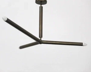 Lámparas de araña Mid Century Modern The Timeless Elegance of Brass en forma de Y - Imagen 1 de 8