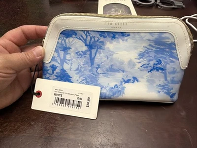 Nuevo bolso de maquillaje Ted Baker London romántico estampado. Azul/Blanco. Foto 1 de 3
