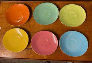 SERIE DE 6 ASSIETTES DESSERT DE COULEURS ANNEES 70 FAIENCE DE SALINS FRANCE - Imagen 1 de 11