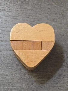 3D Puzzle ineinandergreifendes Holzherz Brainteaser braun - Bild 1 von 7