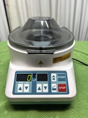 Centrifugadora Hettich EBA 20 C D-78532 Tipo 2002-01C Centrifugadoras Foto 1 de 4