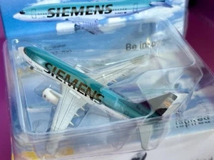 Herpa Wings 560382 1:400 Scale Die Cast Siemans Boeing 737-700. China. - Picture 1 of 6