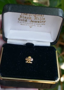 Vintage 10k Black Hills Gold Leaf Designed Tie Tack in Original Box - Picture 1 of 10