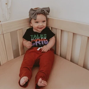 Olive + Scout Baby übergroß grau Topknot Schleife Stirnband Säugling 6-12 Monate - Bild 1 von 7