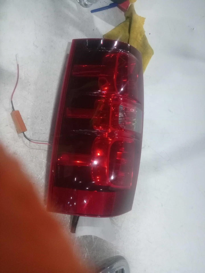 Chevrolet Suburban 1500 2009 conjunto de luces traseras izquierdas negro OEM 201118 usado Foto 1 de 2