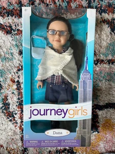 Journey Girls Dana Doll Toys R Us New In Box 18" - Foto 1 di 8