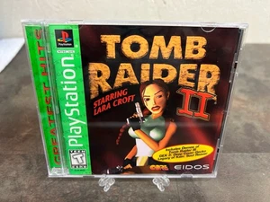 TOMB RAIDER II GREATEST HITS (SONY PS1) COMPLETO - TESTATO (WBP015399) - Foto 1 di 11