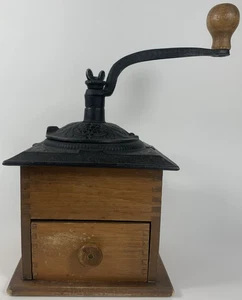 Vintage Kaffeemühle/Mühle m. verziertem Gusseisen, Handkurbel, Holzbox & Schublade - Bild 1 von 24