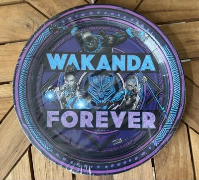 "Platos de cena de fiesta de cumpleaños de 9"" Black Panther 'Wakanda Forever' nuevo en paquete" Foto 1 de 4