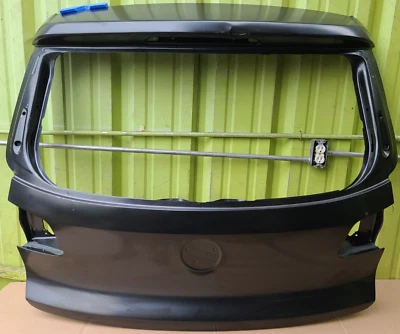Tampa traseira 2009-2013 VW Volkswagen Tiguan fabricante de equipamento original 5N0827173 usada - Imagem 1 de 4