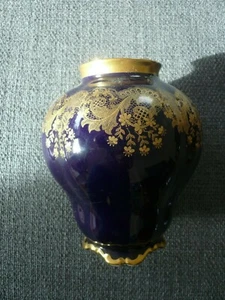 Lidner bauchige Porzellanvase in kobaltblau mit Goldrand und Blumen - Bild 1 von 3