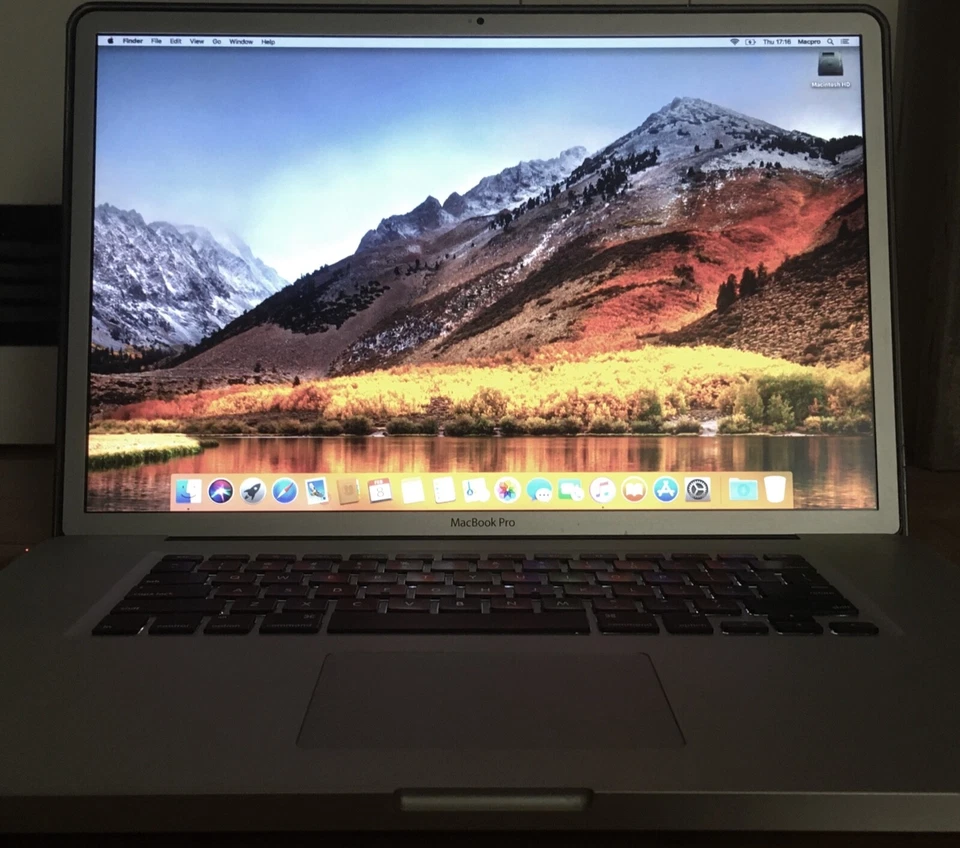 Apple MacBook Pro 17 pollici (fine 2011) - Immagine 1 di 1