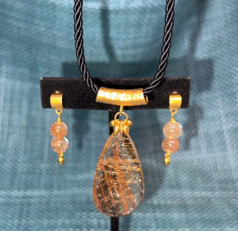 Juego de collar y pendientes de cuarzo rutilado dorado Foto 1 de 4