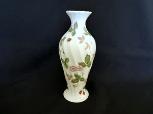 Wedgwood Wild Strawberry Ribbed Vase 8ins (200mm) ht. Excellent Condition - Picture 1 of 7