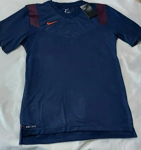 Neu Nike Fußball SS DriFit T-SHIRT für Herren blau/rot CW3540-436 mittlere Größe - Bild 1 von 4