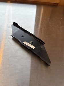 Toro 91-2255-03 HOJA RÍGIDA OEM Bin 60 - Imagen 1 de 2