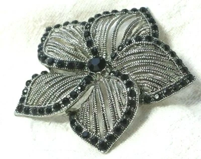 Silver Flower Pin BLACK BEAD OUTLINE Open Design 5 Petals APT 9 KOHLS on Card - Image 1 of 4