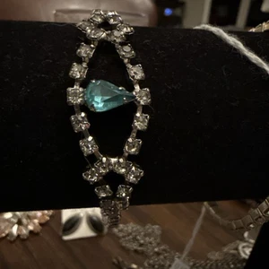 Bracciale Vintage Bellissimo Colore Acquamarina Chiusura Strass 7” Non Magnetico - Foto 1 di 12