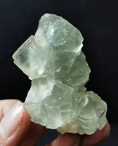 Cubo verde fluorescente natural raro 96 g muestra Huanggangliang - Imagen 1 de 23