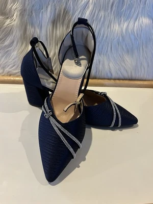 Ladies 3” Black Heels EUR 39 (8). Silver Trim, Padded Heels. Beautiful! - Image 1 of 4