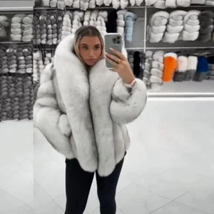 Cappotto donna 2025 nuovo vera pelliccia di volpe invernale cappuccio spesso caldo giacche corto outwear - Foto 1 di 5