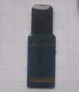 LANCASTER SKIN THERAPY ...... Kosmetik / Parfüm - Pin (162c) - Bild 1 von 1