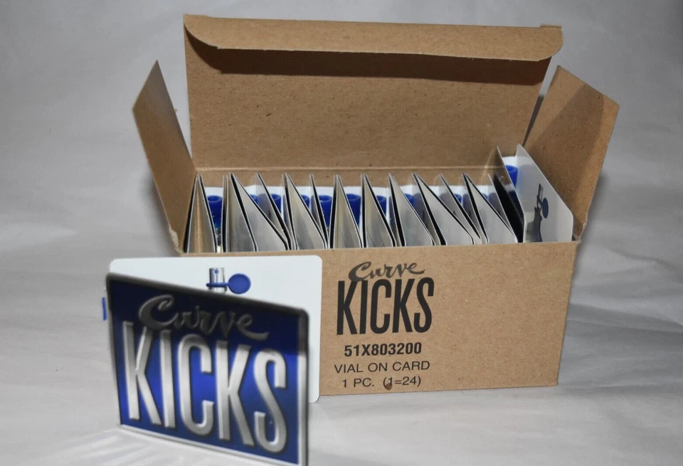 24x Curve Kicks для мужчин флаконы Liz Claiborne на карте - Изображение 1 из 2