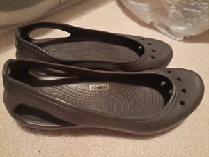 Crocs Damen Größe 8 schokoladenbraune flache Ballerinas Slipper geschlossene Zehenpartie Schuhe - Bild 1 von 6