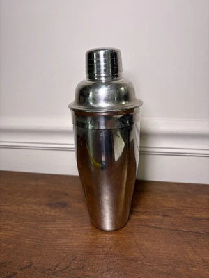 Chromed Stainless Steel Cocktail/Martini Shaker with Lid Beverage Mixer for Bar - Image 1 of 4