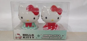 Hello Kitty Keramik Salz & Pfefferstreuer Set Weihnachten - Bild 1 von 1