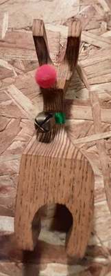 Estatuilla de reno de madera artesanal de 5 pulgadas de alto Foto 1 de 2