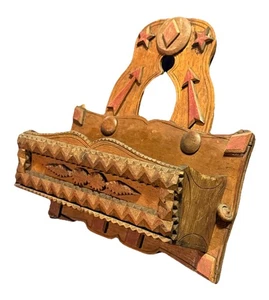 Antiguo bolsillo de pared de arte popular arte vagabundo de madera - Imagen 1 de 18