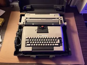 Olivetti Lexikon 82 Typewriter. *Not Working *Excellent Condition With Case - Picture 1 of 6