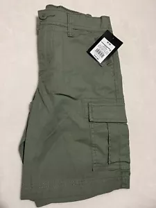 Boys Medium 8 Green Shorts NWT - Picture 1 of 2