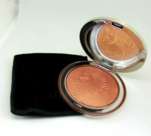 Dior Diorskin Nude Luminizer Glow Vibes Shimmering Glow Powder No.002 0,2oz./6g - Bild 1 von 1