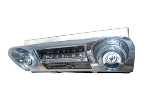 Cosmeticly Excellent 1960 Chevrolet Radio Delco, With Chrome Faceplate - Picture 1 of 11