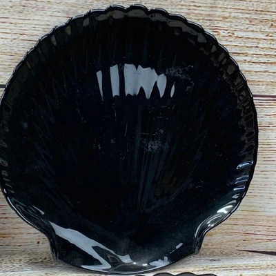 Set of 4 Black Glass Shell Shaped Plates Appetizer Dessert Serving - Image 1 of 4