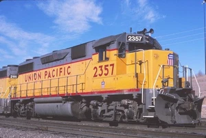 UP 2357 GP39-2 PERFETTO E PULITO @ SLIDE KANSAS CITY 199035MM - Foto 1 di 1