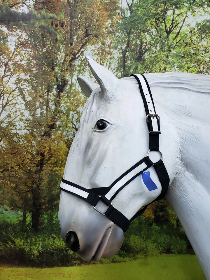 Cabestro de caballo de tiro hecho en Estados Unidos NEGRO con superposición BLANCO se adapta a corrientes de aire de gran tamaño Foto 1 de 1