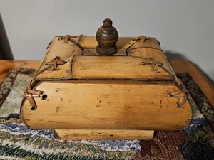 Vintage 9"x7.5" Asian Lidded Bamboo Storage Box With Lid Handle - Picture 1 of 12
