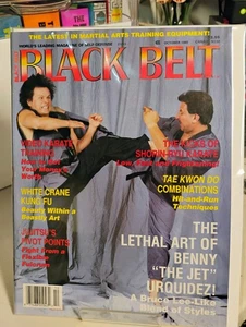 October 1990 Vintage Black Belt Magazine Bagged And Boarded In Great Condition - Picture 1 of 3