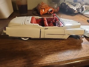 1953 CADILLAC ELDORADO CONVERTIBLE WITH HARD TOP DANBURY MINT 1/16 SCALE - Picture 1 of 7