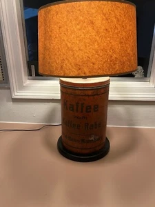 Kaffee von Kaffee Antique Coffee Tin Lamp. Works! - Picture 1 of 10