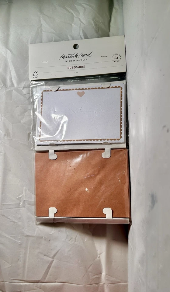 Hearth & Hand™️ Con Magnolia Juego De 12 Cuadernos Con Sobres Nuevo, Corazón Foto 1 de 2