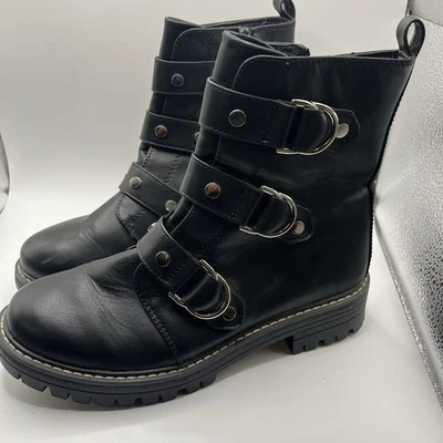 Botas de combate SO para mujer 6,5 negras 3 detalles de hebilla plateadas tachuelas plateadas cremallera lateral Foto 1 de 4