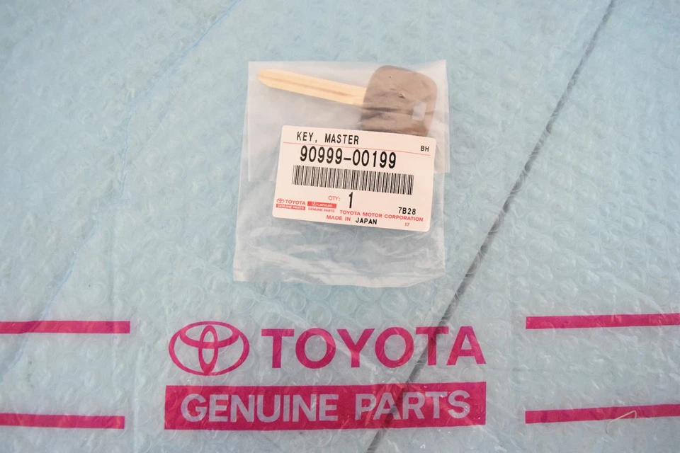 TOYOTA GENUINE NON CHIP UNCUT BLANK KEY 90999-00199 CAMRY Corolla Rav4 Yaris  - Image 1 of 1
