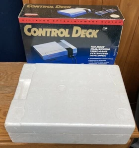 Set mazzo di controllo Nintendo NES 1986 - SOLO SCATOLA E POLISTIROLO - Foto 1 di 14