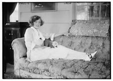 Miller,furniture,couches,women,flowers,victrolas,music players,Bain News Serv...