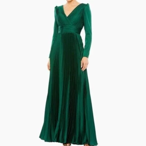 Ieena Mac Duggal Emerald Green Long Sleeve Pleated Formal Gown Holiday Gala 18 - Picture 1 of 13